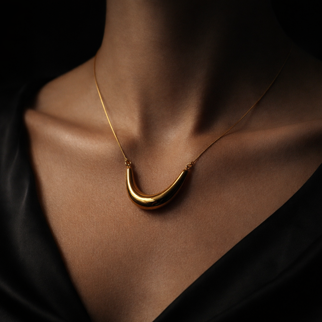 Vera Line Necklace