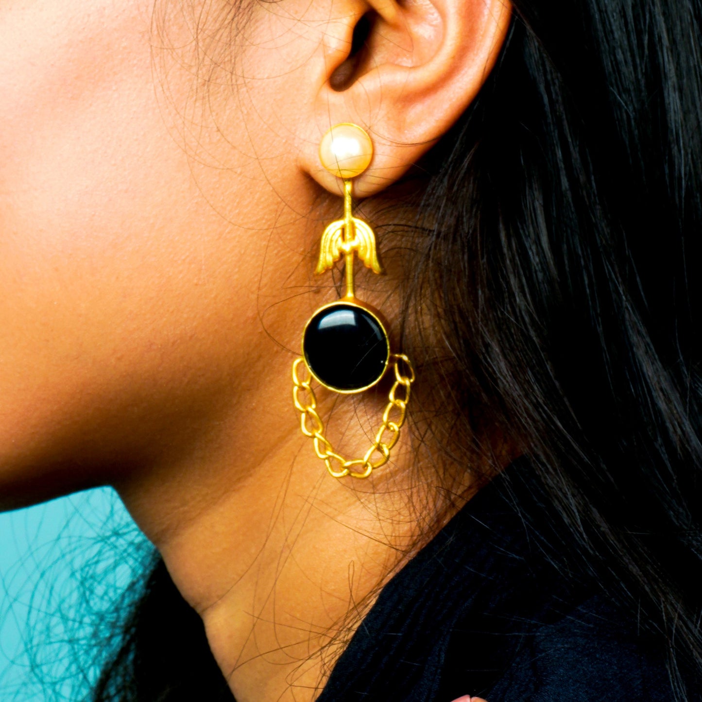 Bela Earrings – Mystery embodied in brass and stone