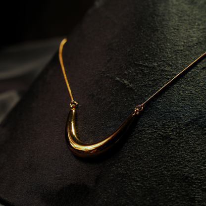 Vera Line Necklace