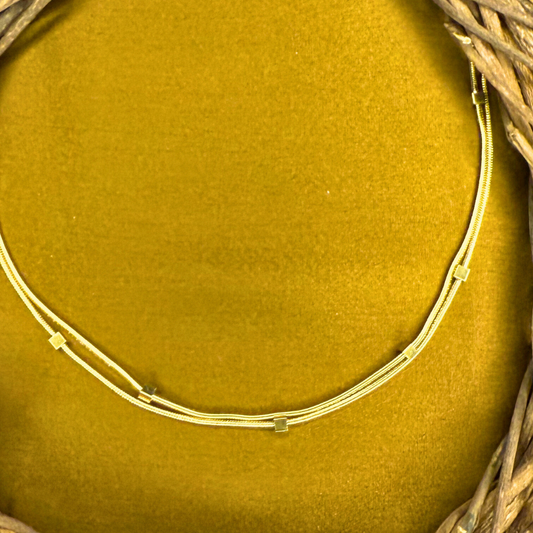 Evira - Stainless steel chain with minimalist geometric accents