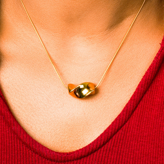 Aurelia – A celestial knot-inspired pendant, suspended on a stainless steel chain