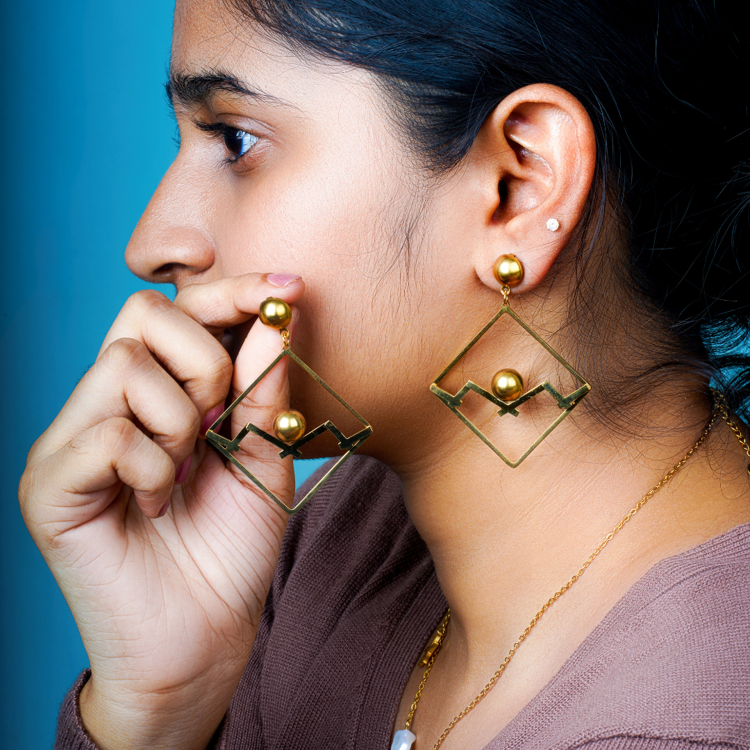 Ayla Earrings – Bold elegance, defined in stainless steel form