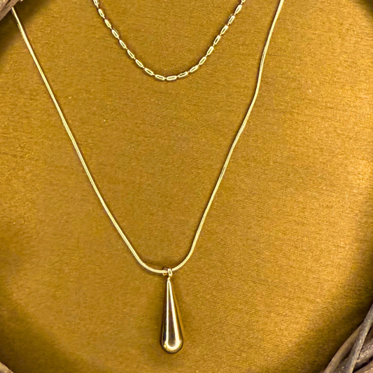 Delya – A stainless steel chain capturing the calm hues of twilight