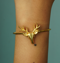Zynah – A golden brass bracelet designed for everyday charm and subtle sparkle
