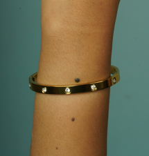 Alira – A stainless steel bracelet crafted to flow with your daily rhythm