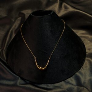 Vera Line Necklace